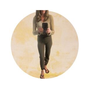 Vuori Daily Joggers Size Small in Oregano Green